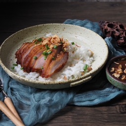 ข้าวคอหมูทอดซอสน้ำปลา