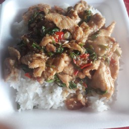 กระเพราหมูชิ้น