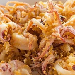 ข้าวหมูหมึกกระเทียมไข่ดาว