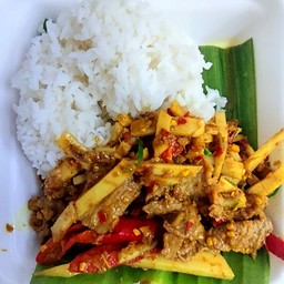 ผัดหน่อไม้เนื้อชิ้น - เนื้อสับ