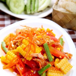 ตำข้าวโพดใส่ไข่เค็ม
