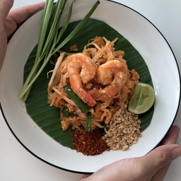 “หอม” ผัดไทย  ( “Hom”Padthai )