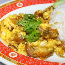 หมูสามชั้นทอดกระเทียมพริกไทยไข่ข้น