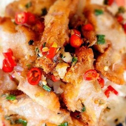 หมูกรอบคั่วพริกเกลือ(เก็บคูปองได้ส่วนลด)