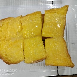ขนมปังปิ้งเนยนม