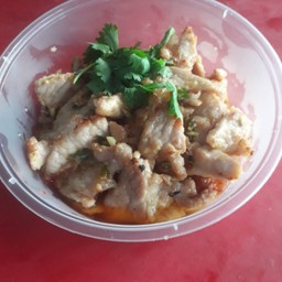 หมูกระเทียมราดข้าว