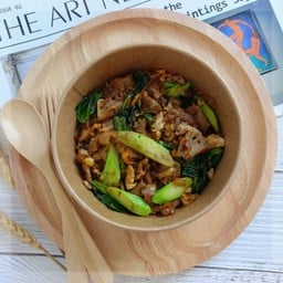 ผัดซีอิ๊ว (เส้นใหญ่)