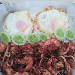 กะเพราทะเลถาดกุ้งตัวใหญ่10ตัวบวกหมึกบวกไข่ดาว2ฟอง