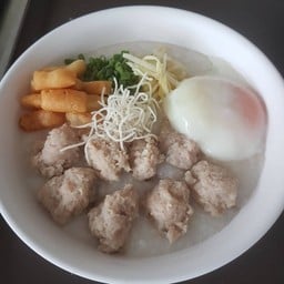 โจ๊กหมูเด้งล้วนๆ พร้อมไข่ลวกออนเซน