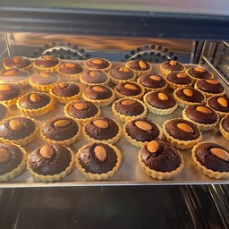 ทาร์ตบราวนี่อัลมอนด์ วัตถุดิบพรีเมียม กล่อง 6 ชิ้น