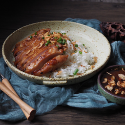 ข้าวไก่ย่างซอสน้ำปลา