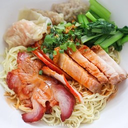 หมูแดง+หมูกรอบ+เกี๊ยวกุ้ง+เกี๊ยวหมู