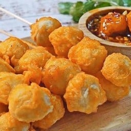 ลูกชิ้นทอดอร่อยเหาะ