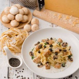 Mushroom Creamy Truffle (Chicken)(Fettuccini)