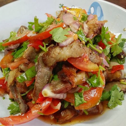 ยำคอหมูย่าง