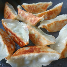 เกี๊ยวซ่าไก่ 10 ชิ้น