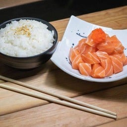 แซลม่อนหั่นเต๋า 150 กรัม +ข้าว