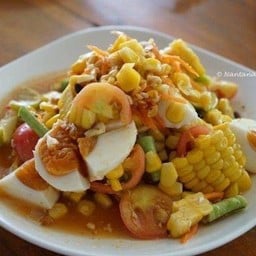 ตำข้าวโพดไข่เค็ม