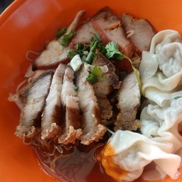 โจ้ถนนจันทน์ บะหมี่เกี๊ยวหมูแดง ปู หมูกรอบ สาขาถนนวุฒากาศ