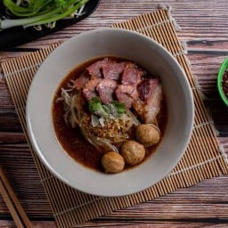 ก๋วยเตี๋ยวแชมป์ไก่ตุ๋น ตีนไก่ (หน้าโลตัสอ่าวนาง) 1