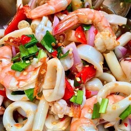 ตำไหลบัว กุ้งสุก ปลาหมึก
