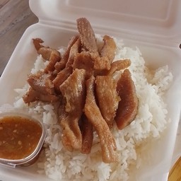 ข้าวสวยหน้าหมูทอด