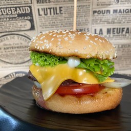 เบอร์เกอร์เนื้อโฮมเมด