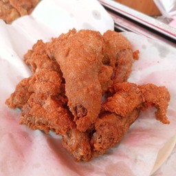 ไก่ทอดแม่ย่า (ไก่ทอด แม่สมปอง)