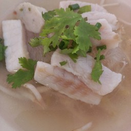 เส้นใหญ่ลูกชิ้นปลานำใส