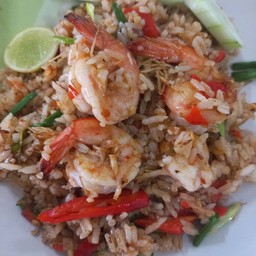 ปลาหมึกผัดพริกไทยดำราดข้าว