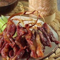 เนื้อพวงทอด 2พวงพร้อมข้าวเหนียว1ห่อ