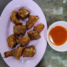 ซี่โครงหมูทอดกระเทียม