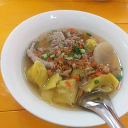 ต๊ะก๋วยเตี๋ยวต้มยำโบราณ