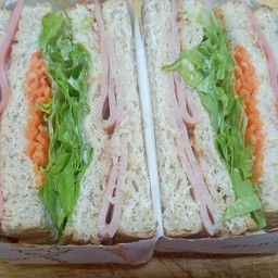 แซนวิช แฮม+โบโลน่า