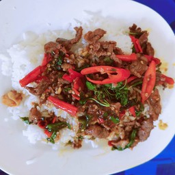 ข้าวราดกระเพาเนื้อ