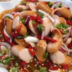 ยำใส้กรอกหนังกรอบ G1