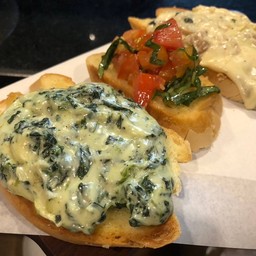 ขนมปังหน้าผักขมไวท์ซอส,หน้าเห็ดไวท์ซอส,หน้ามะเขือเทศ