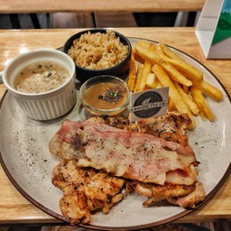 SET 2 สเต็กไก่พันเบคอนพริกไทยดำ Chicken,bacon steak