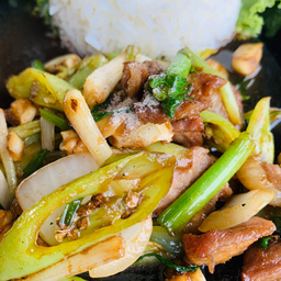 ข้าวราดผัดพริกหยวกหมู