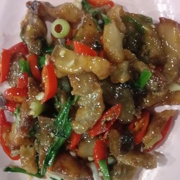 สามชั้นคั่วพริกเกลือ