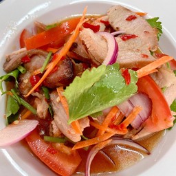 ยำคอหมูย่าง