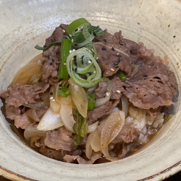 ข้าวหน้าเนื้อ (กิวด้ง) + ซุปมิโซะ