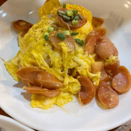 ข้าวไข่ข้นไส้กรอก