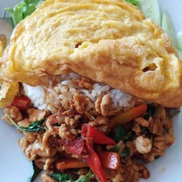 ข้าวกระเพราหมูไข่เจียว