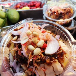 เปรี้ยวปาก มะม่วงเบาน้ำปลาหวาน ยำ แซ่บby น้ำฝน มะม่วงเบาน้ำปลาหวาน ยำแซ่บสะท้าน &ลูกชิ้นย่างเนย หน้าเมเจอร์ฮอลลีวูด