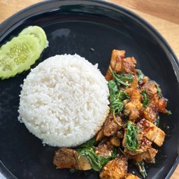 กระเพราไก่บ้านเนื้อล้วน