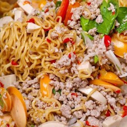 ยำมาม่าหมูสับ