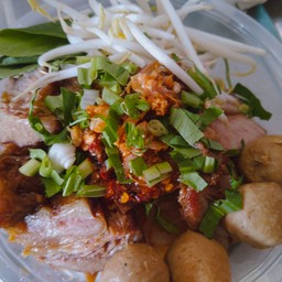 ก๋วยเตี๋ยวหมู แถม ก๋วยเตี๋ยวหมู