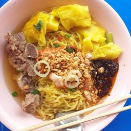 บะหมี่เกี๊ยวหมูเเดงต้มยำ