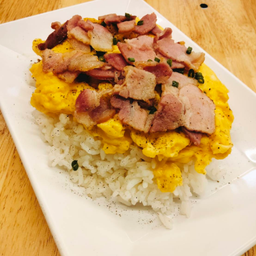 ข้าวหน้าไข่ขัน เบคอน